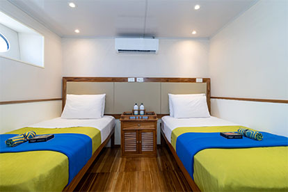Twin bed lower deck front